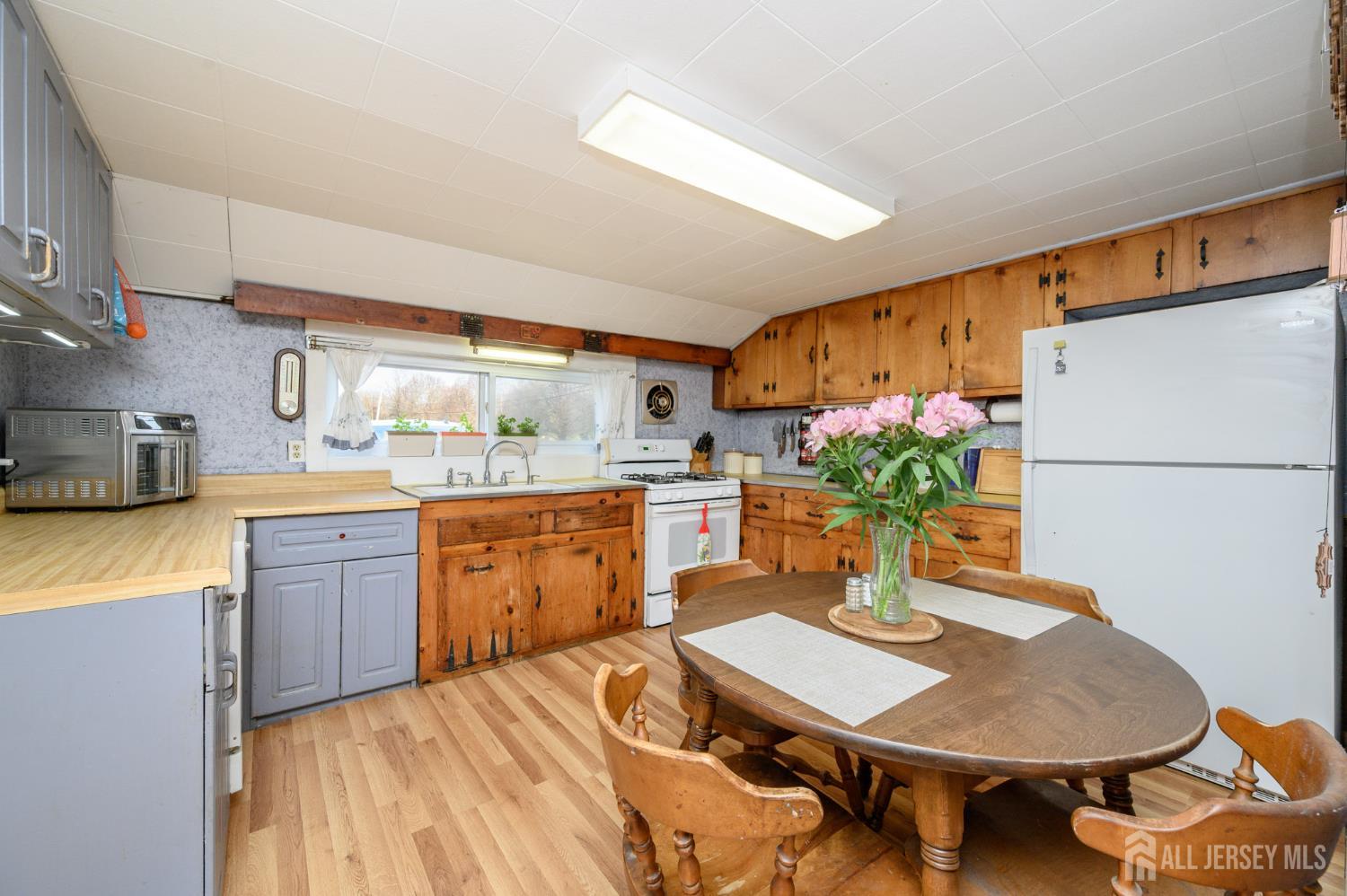 35 Potts Road Robbinsville, NJ 08691 - Photo 8 of 38