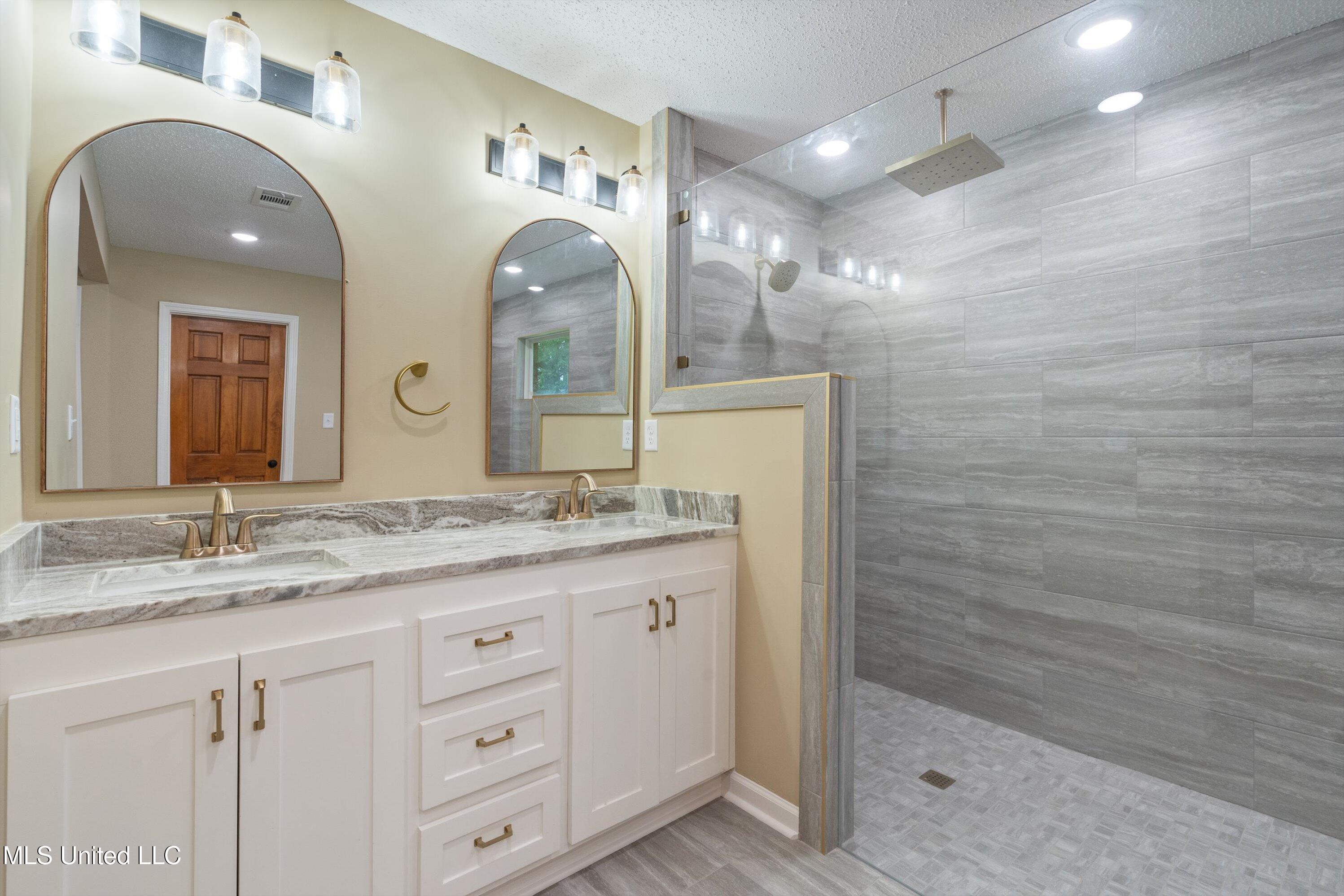 241 Cow Town Road Senatobia, MS 38668 - Photo 29 of 68 29-DSC5754