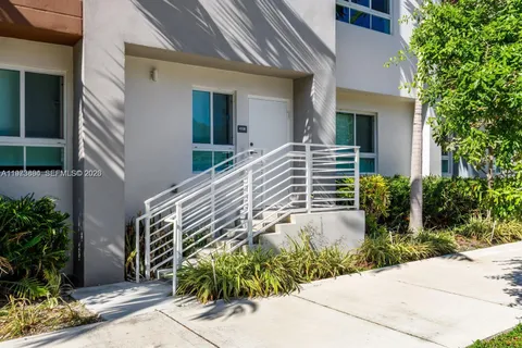 $2,900 | 2505 Northeast 193rd Street, Unit 4116, Miami, FL 33180