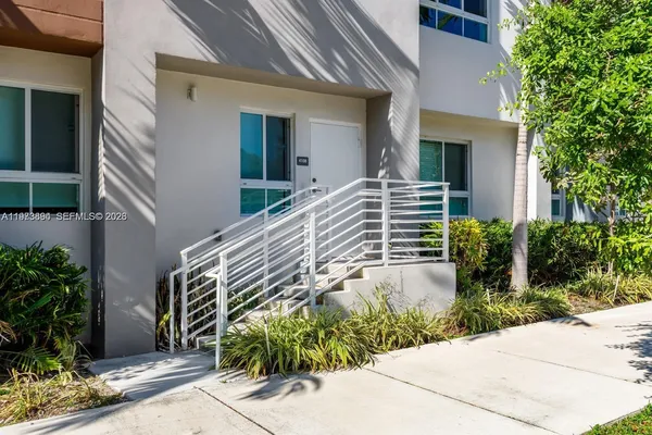 $2,900 | 2505 Northeast 193rd Street, Unit 4116, Miami, FL 33180