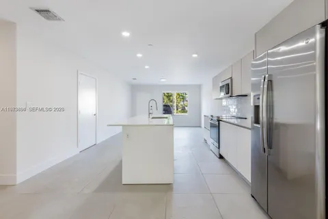 $2,900 | 2505 Northeast 193rd Street, Unit 4116, Miami, FL 33180