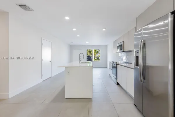 $2,900 | 2505 Northeast 193rd Street, Unit 4116, Miami, FL 33180