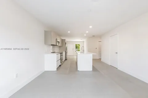 $2,900 | 2505 Northeast 193rd Street, Unit 4116, Miami, FL 33180