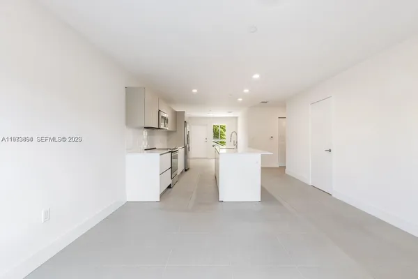 $2,900 | 2505 Northeast 193rd Street, Unit 4116, Miami, FL 33180