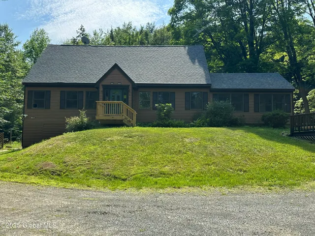 $775,000 | 13 Taylor Woods Road, Fort Ann, NY 12827