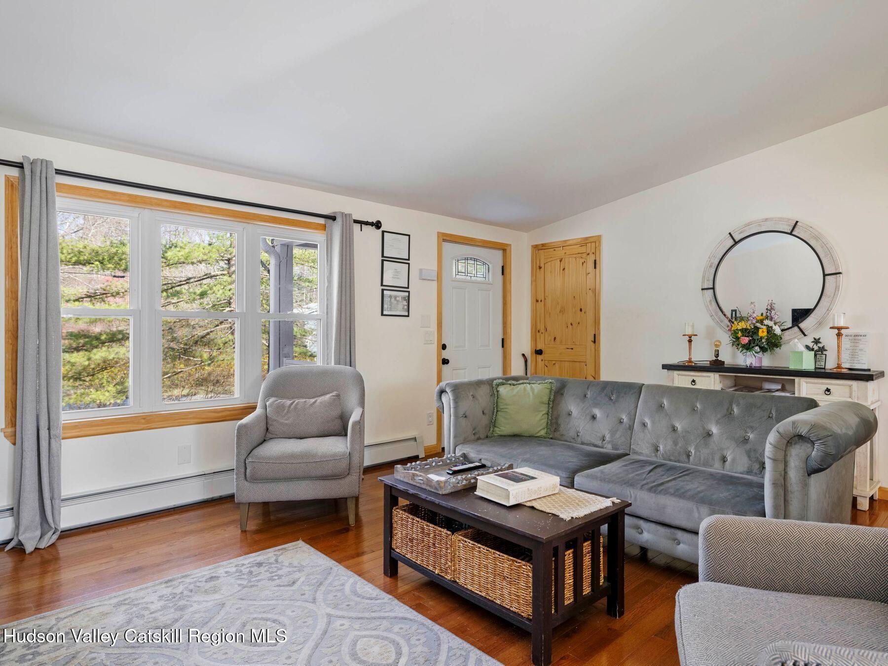270 Ridgeview Road Kerhonkson, NY 12446 - Photo 3 of 36 Living Room3