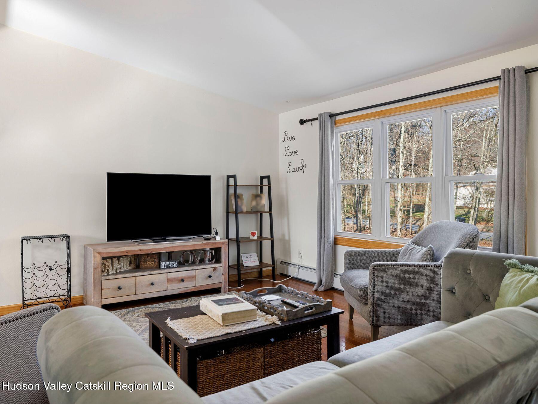 270 Ridgeview Road Kerhonkson, NY 12446 - Photo 5 of 36 Living Room2