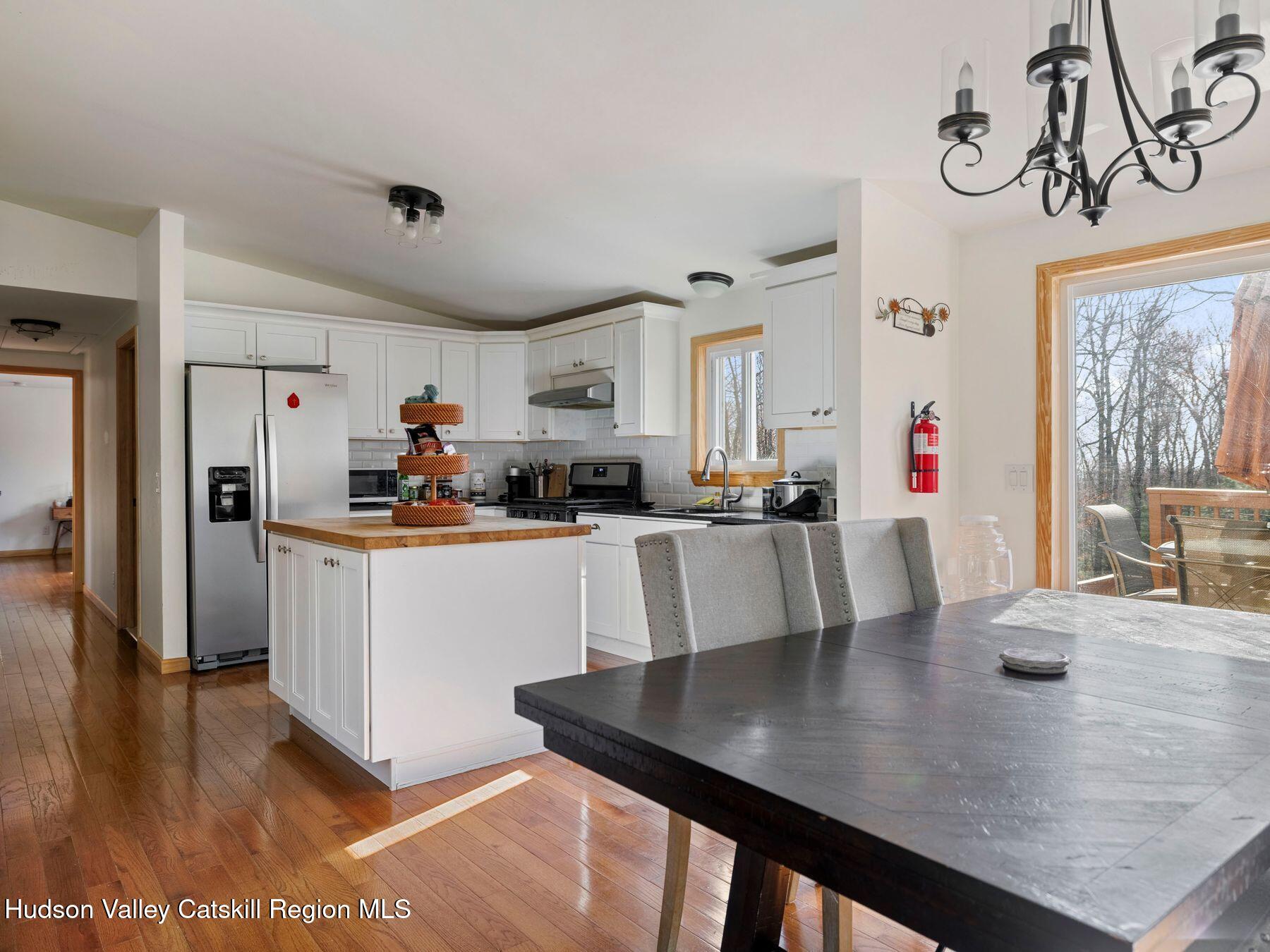 270 Ridgeview Road Kerhonkson, NY 12446 - Photo 9 of 36 Dining & Kitchen1