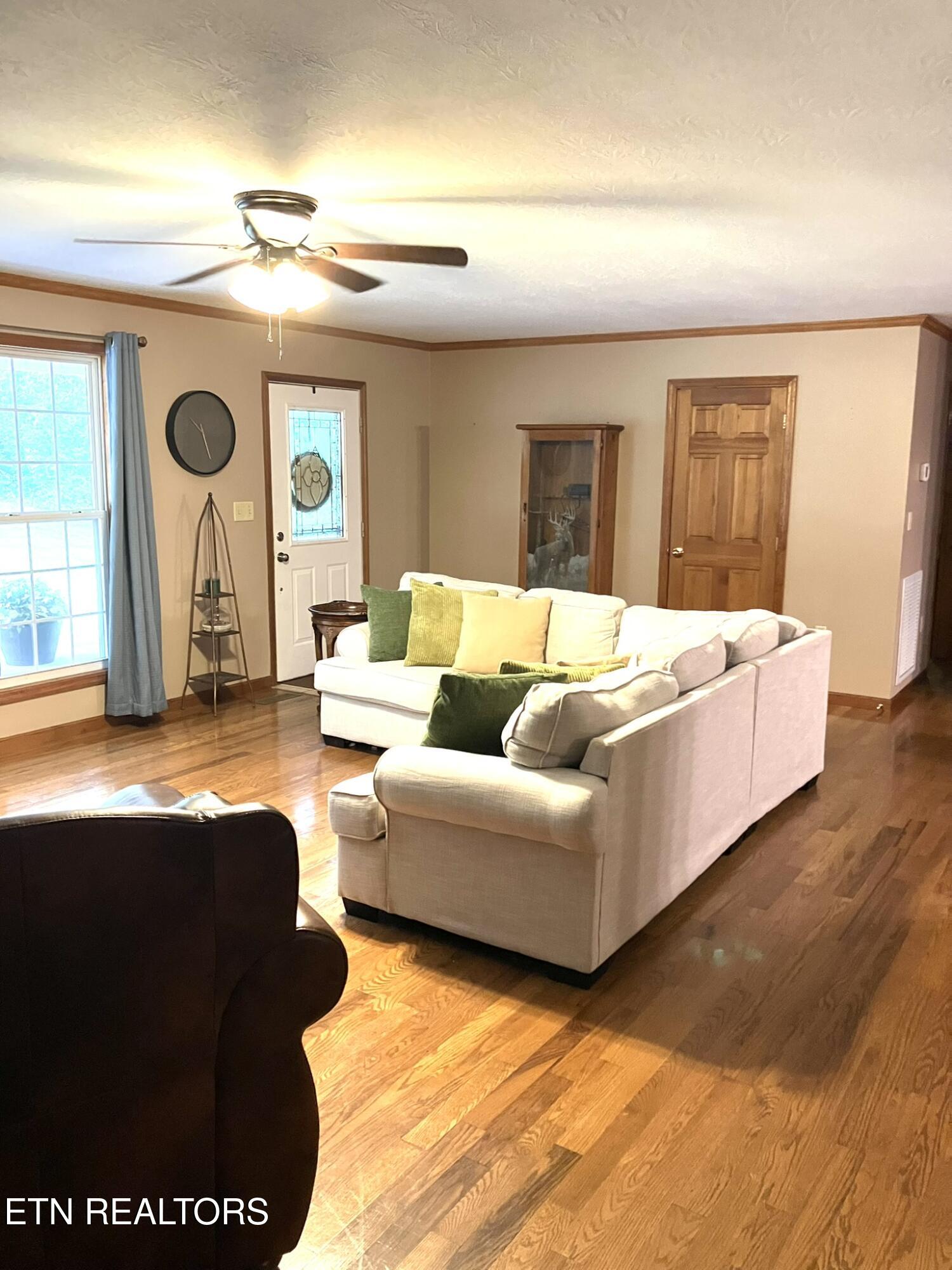 2712 Tinchtown Road Jamestown, TN 38556 - Photo 6 of 34 Living Room 3