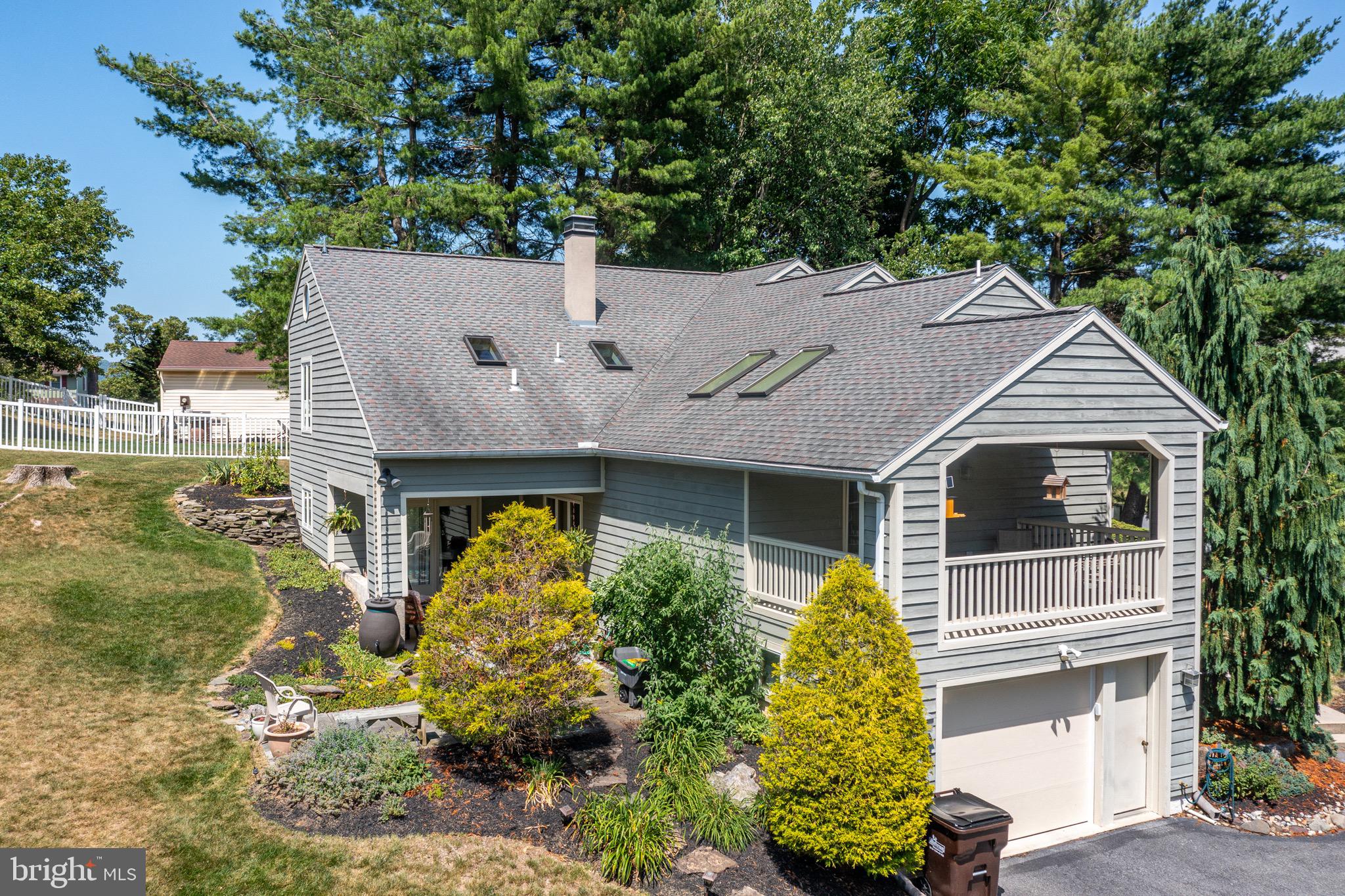 40 Gibraltar Road Reading, PA 19606 - Photo 2 of 35 Well maintained 4BR home