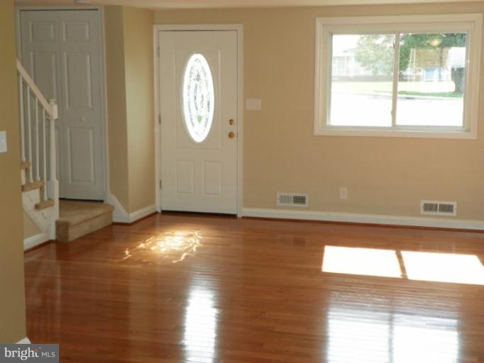 1106 Halstead Road Parkville, MD 21234 - Photo 6 of 12 Living Room