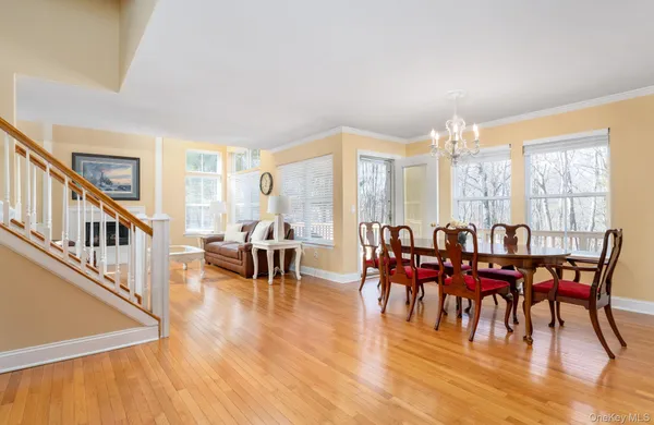 $899,999 | 14 Vantage Court, Port Jefferson, NY 11777