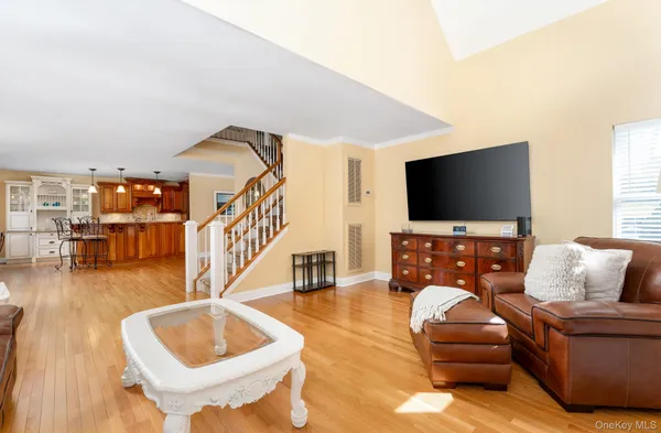 $899,999 | 14 Vantage Court, Port Jefferson, NY 11777