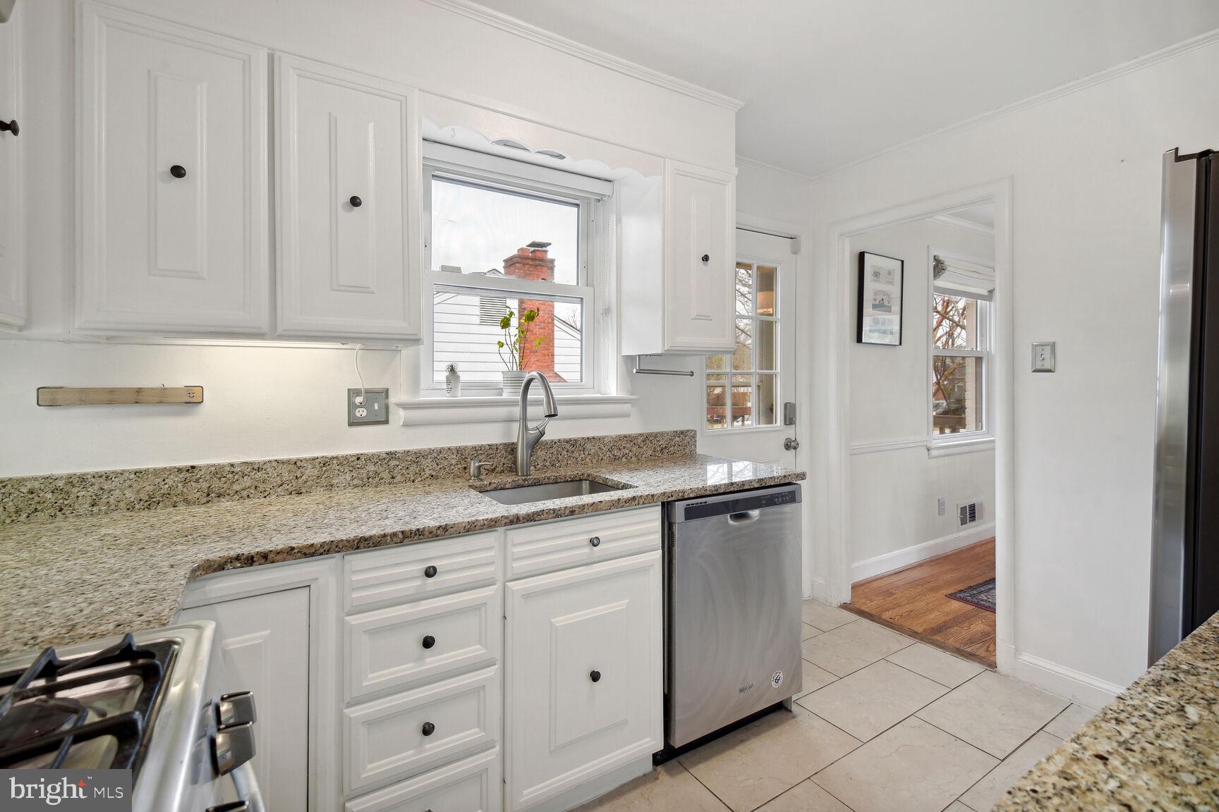 10428 Huntley Avenue Silver Spring, MD 20902 - Photo 15 of 29