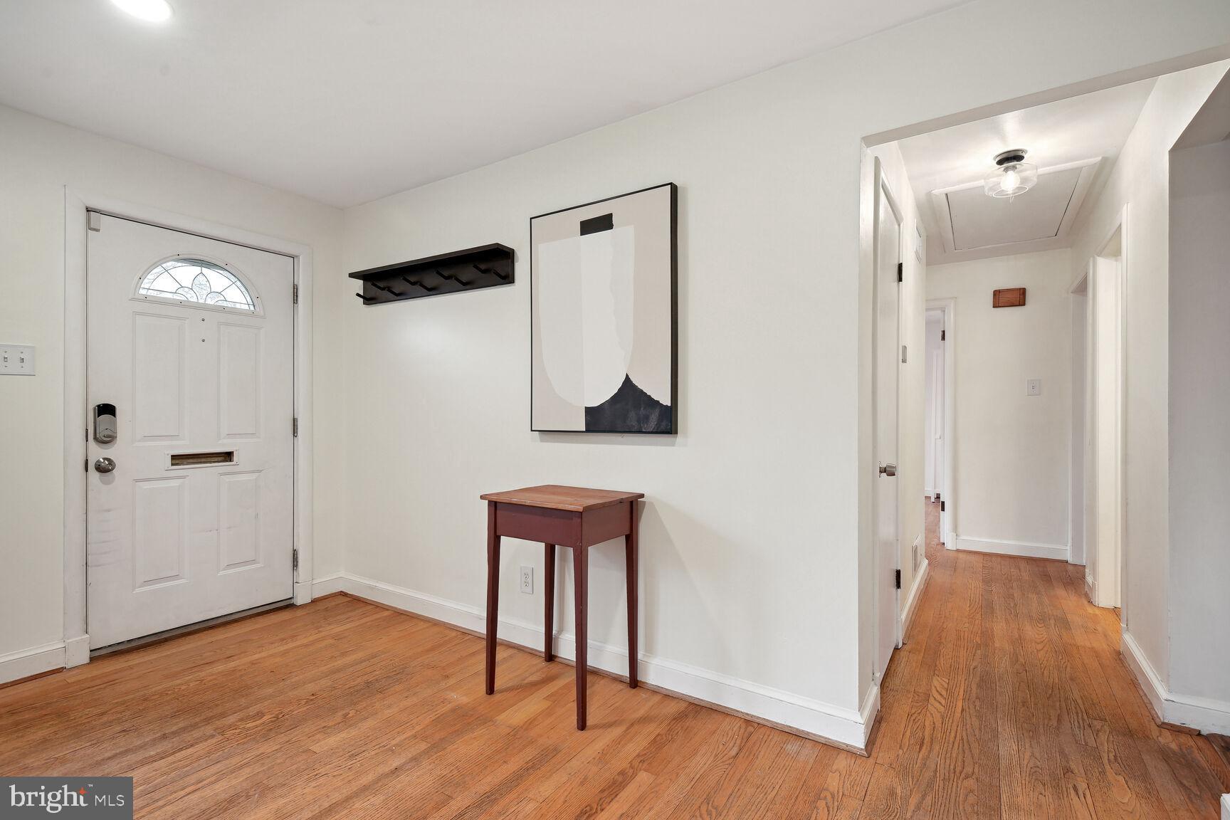 10428 Huntley Avenue Silver Spring, MD 20902 - Photo 4 of 29