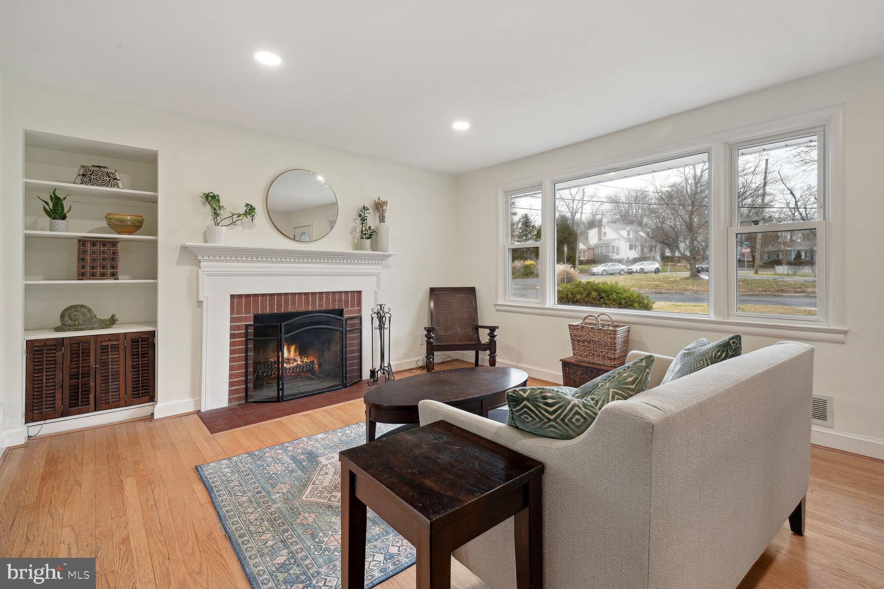 10428 Huntley Avenue Silver Spring, MD 20902 - Photo 5 of 29