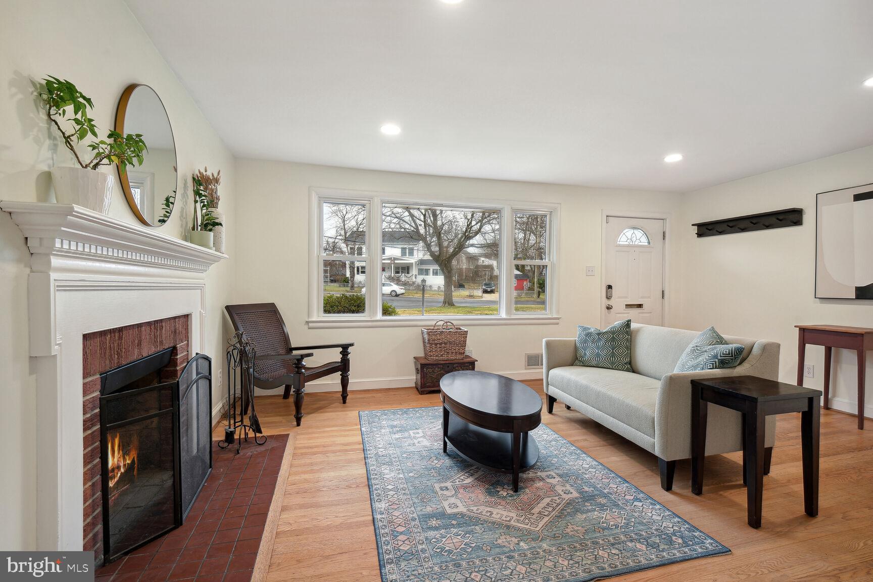 10428 Huntley Avenue Silver Spring, MD 20902 - Photo 7 of 29