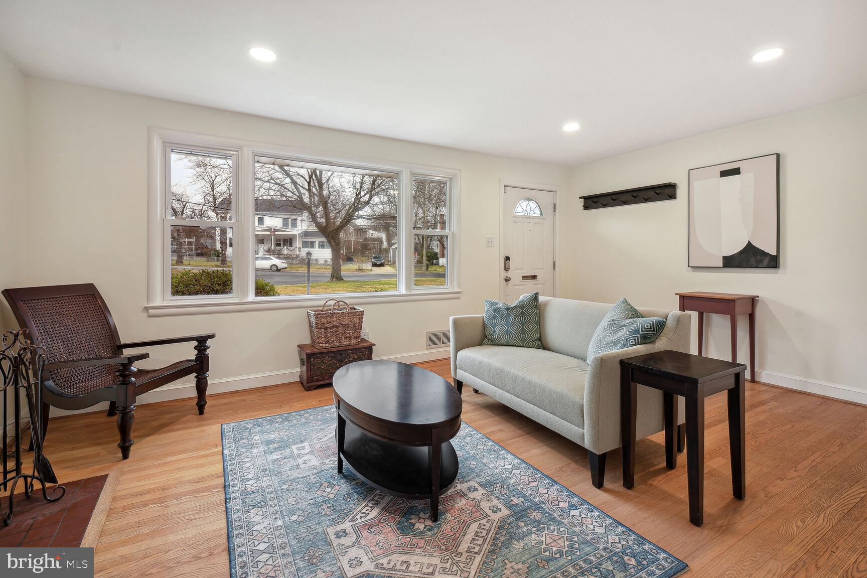 10428 Huntley Avenue Silver Spring, MD 20902 - Photo 8 of 29