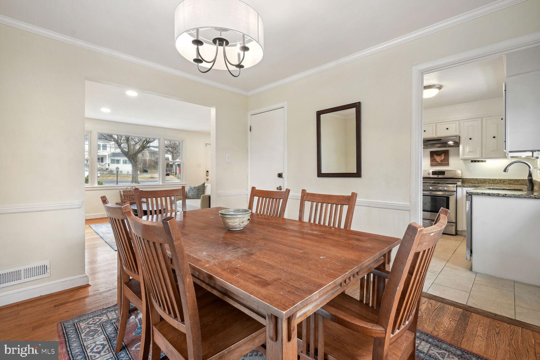 10428 Huntley Avenue Silver Spring, MD 20902 - Photo 9 of 29