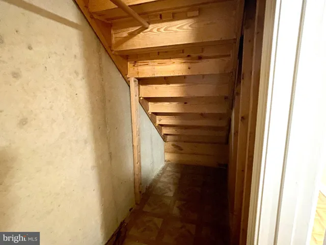 a view of entryway with a front door