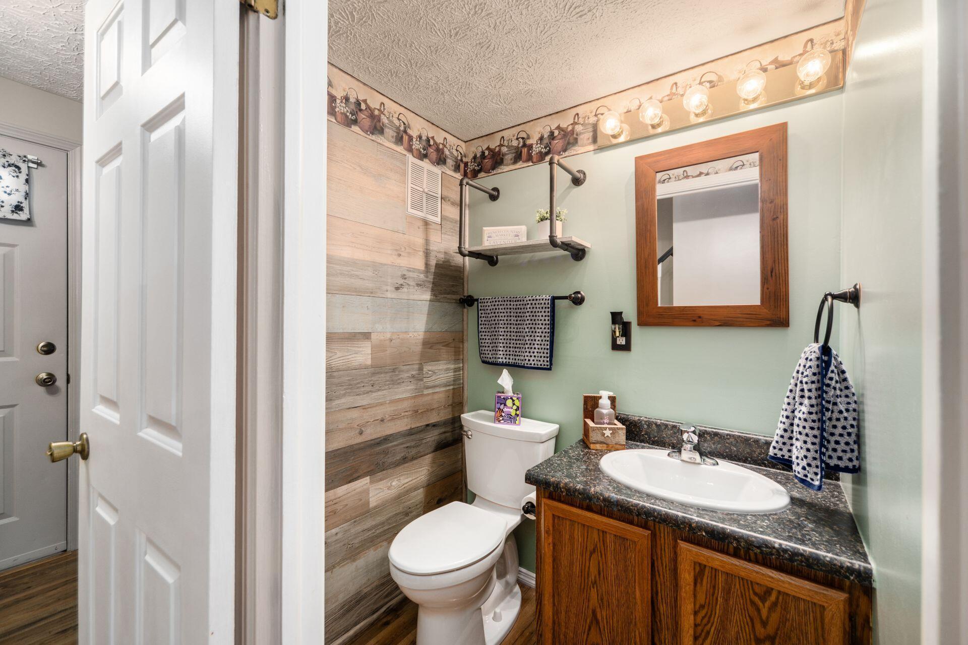 3889 Ramblehurst Road Columbus, OH 43221 - Photo 19 of 46 018_5828_Y Ramblehurst Rd-034