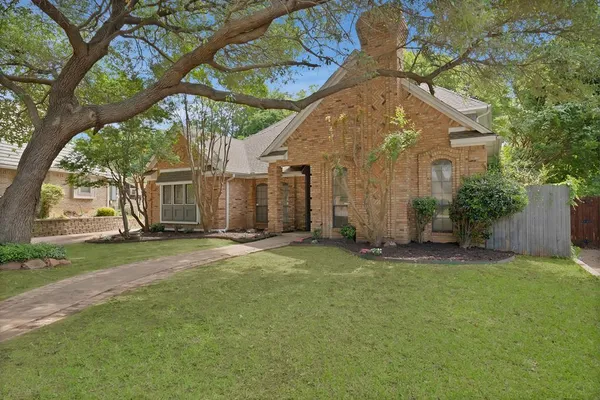 $3,300 | 4219 Oak Springs Drive, Arlington, TX 76016