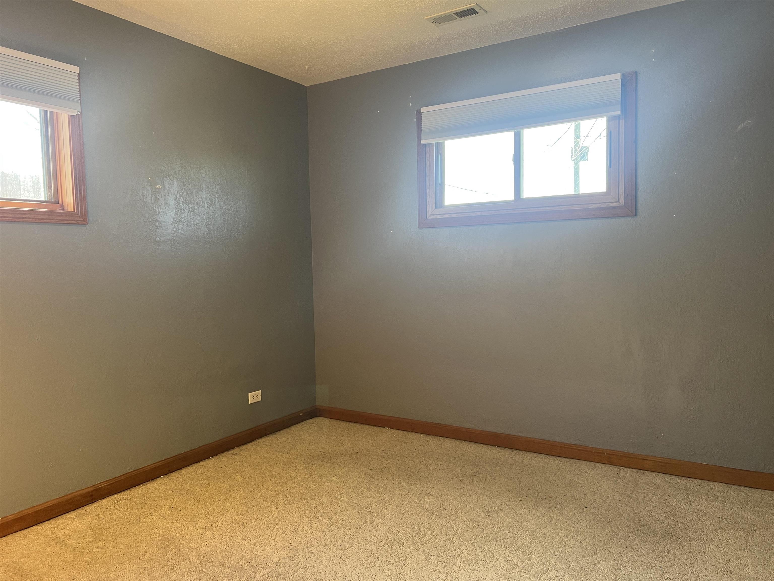 1760 West Fairview Road Freeport, IL 61032 - Photo 12 of 21 Gallery Image 12