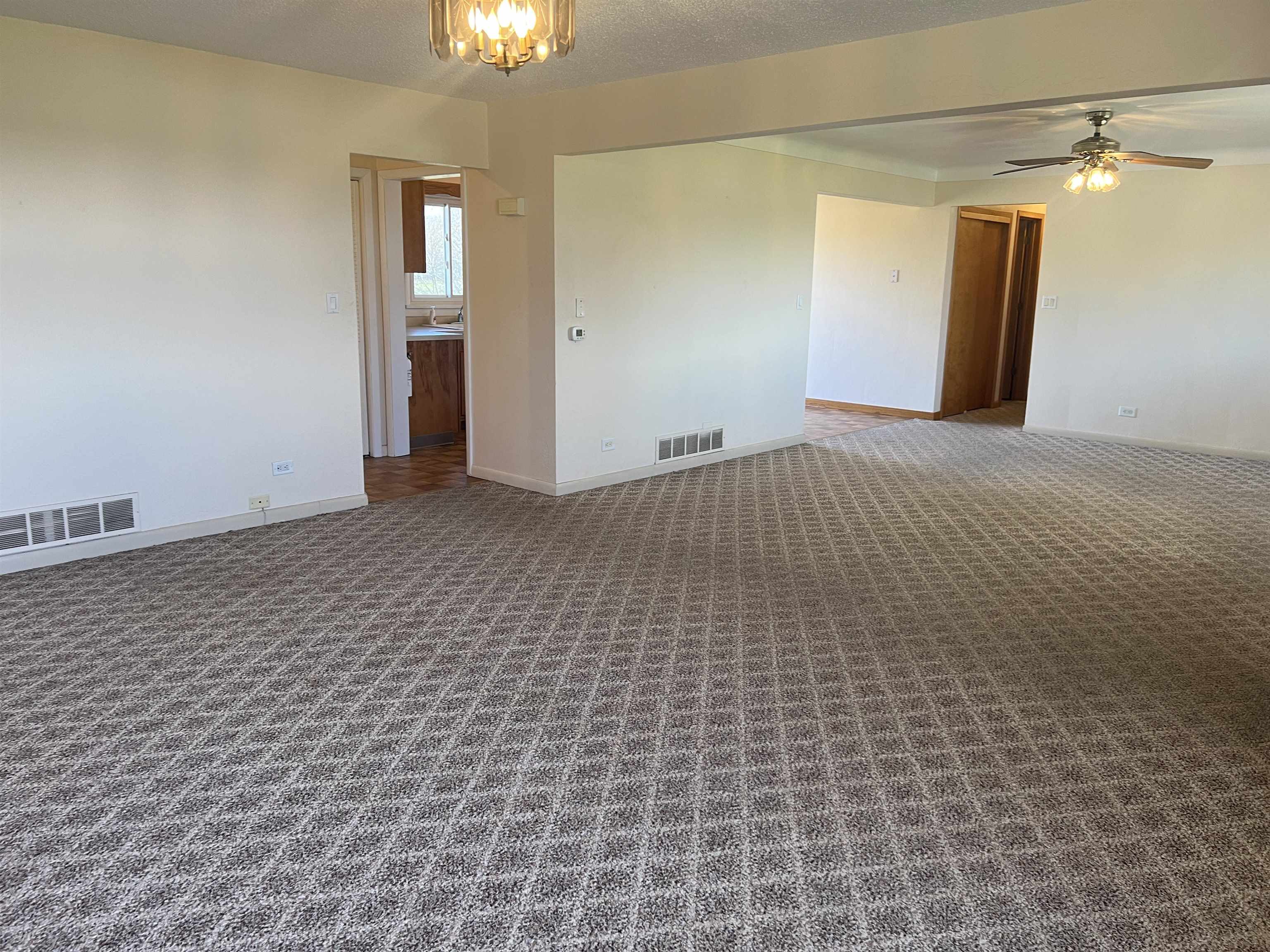 1760 West Fairview Road Freeport, IL 61032 - Photo 2 of 21 Gallery Image 2