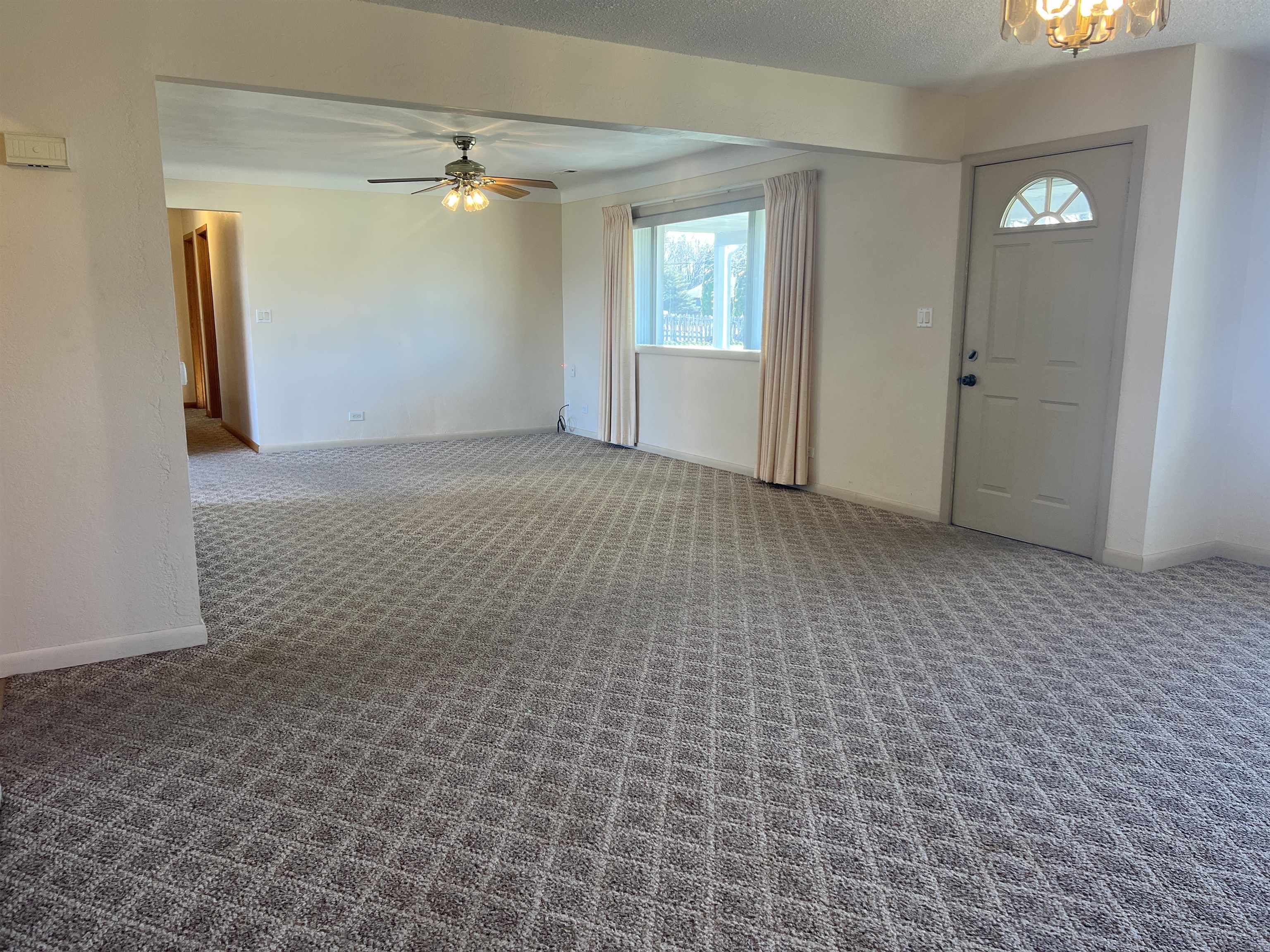 1760 West Fairview Road Freeport, IL 61032 - Photo 3 of 21 Gallery Image 3