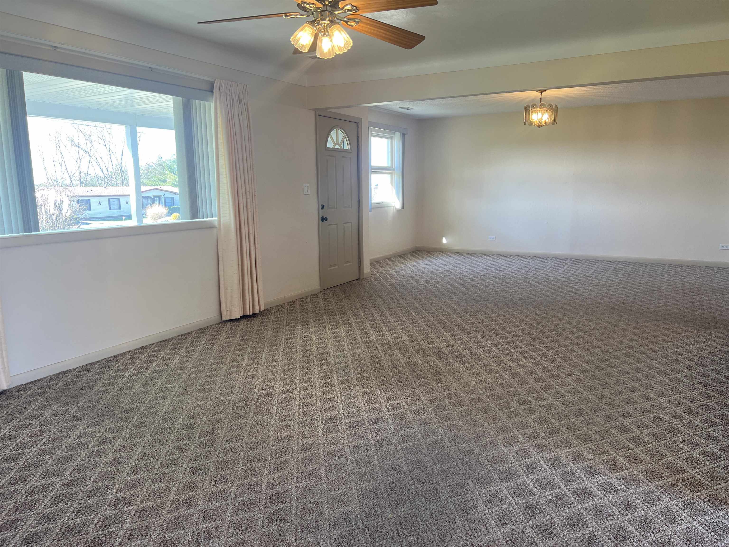 1760 West Fairview Road Freeport, IL 61032 - Photo 4 of 21 Gallery Image 4