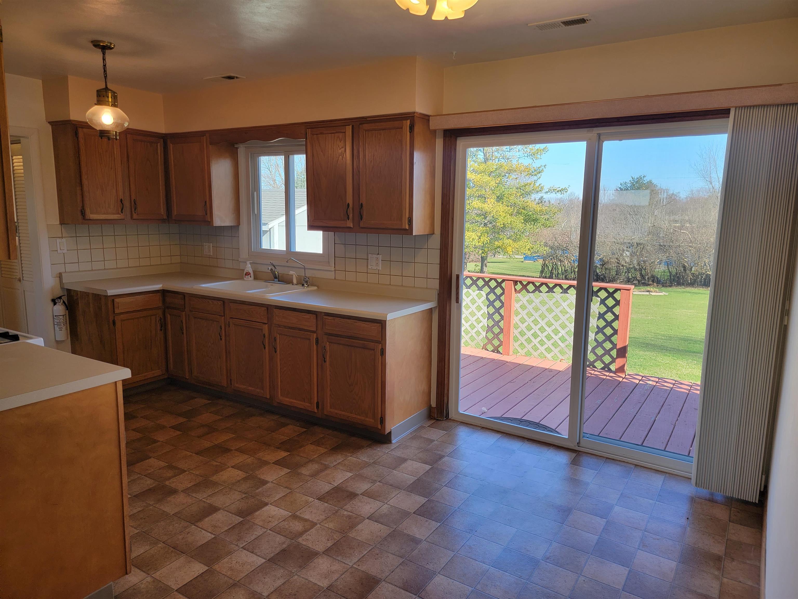 1760 West Fairview Road Freeport, IL 61032 - Photo 8 of 21 Gallery Image 8