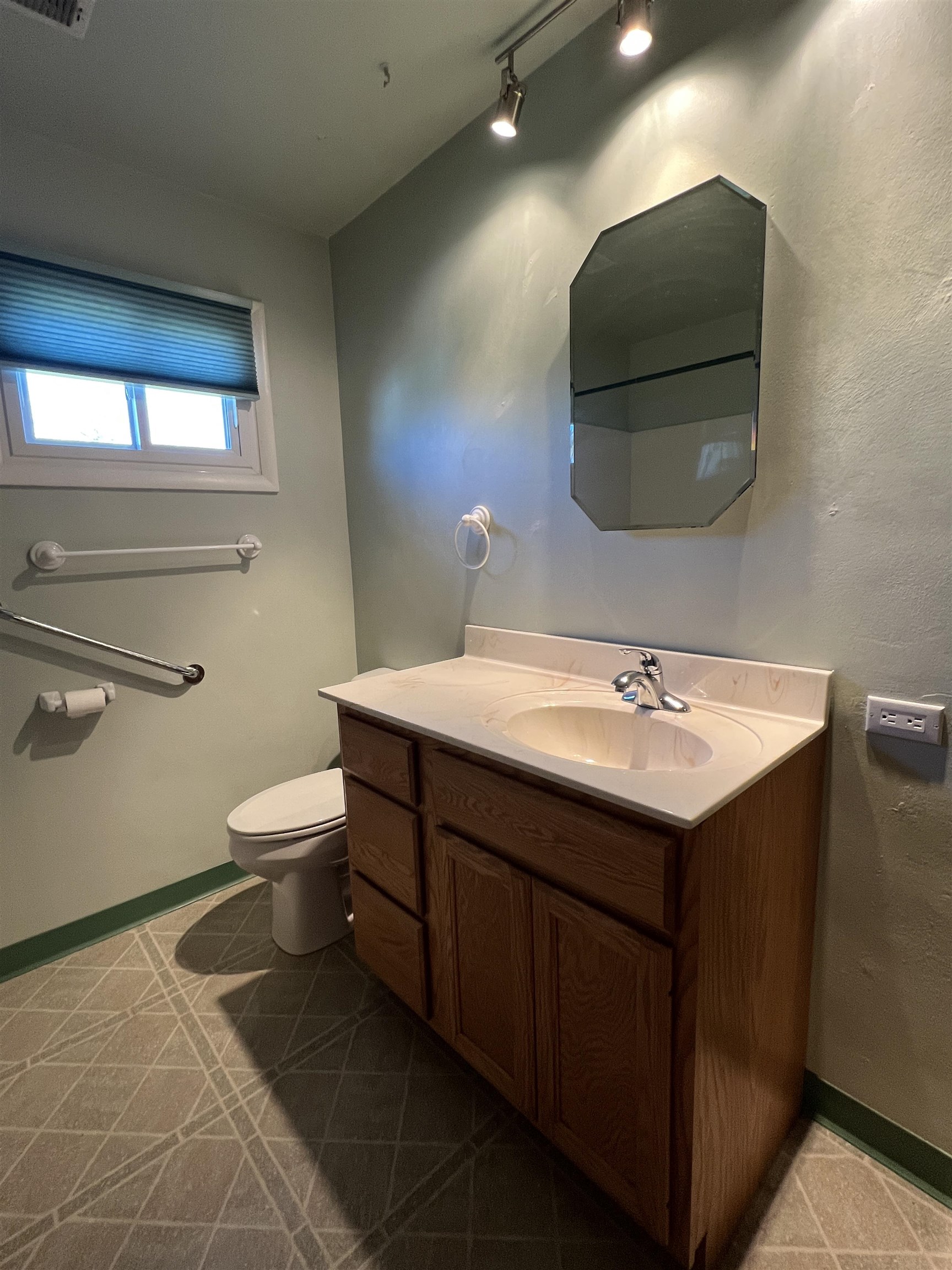 1760 West Fairview Road Freeport, IL 61032 - Photo 10 of 21 Gallery Image 10