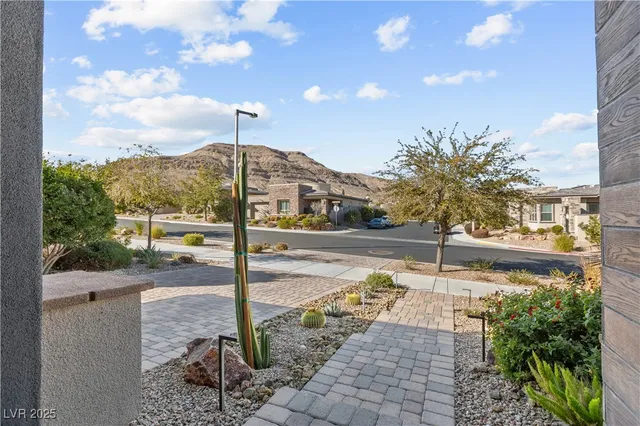 $849,900 | 10107 Regency Square Avenue, Las Vegas, NV 89148