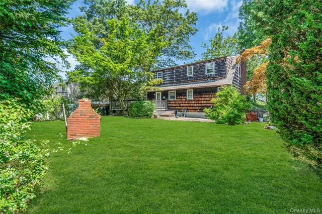 a view of a house with a backyard