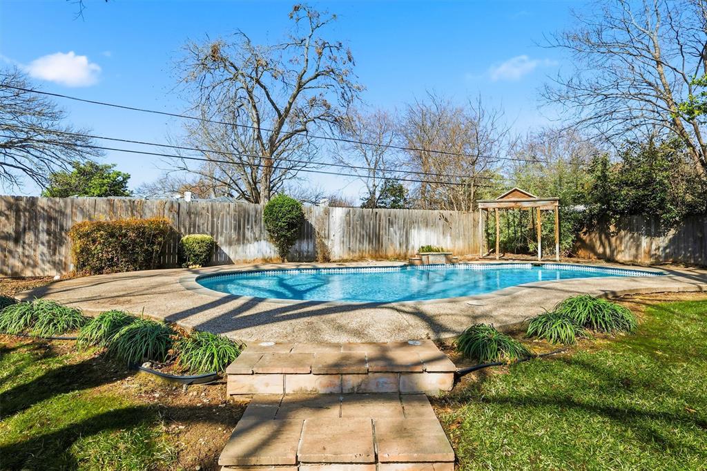 6724 Kirkwood Road Fort Worth, TX 76116 - Photo 40 of 40 a view of yard with large tree