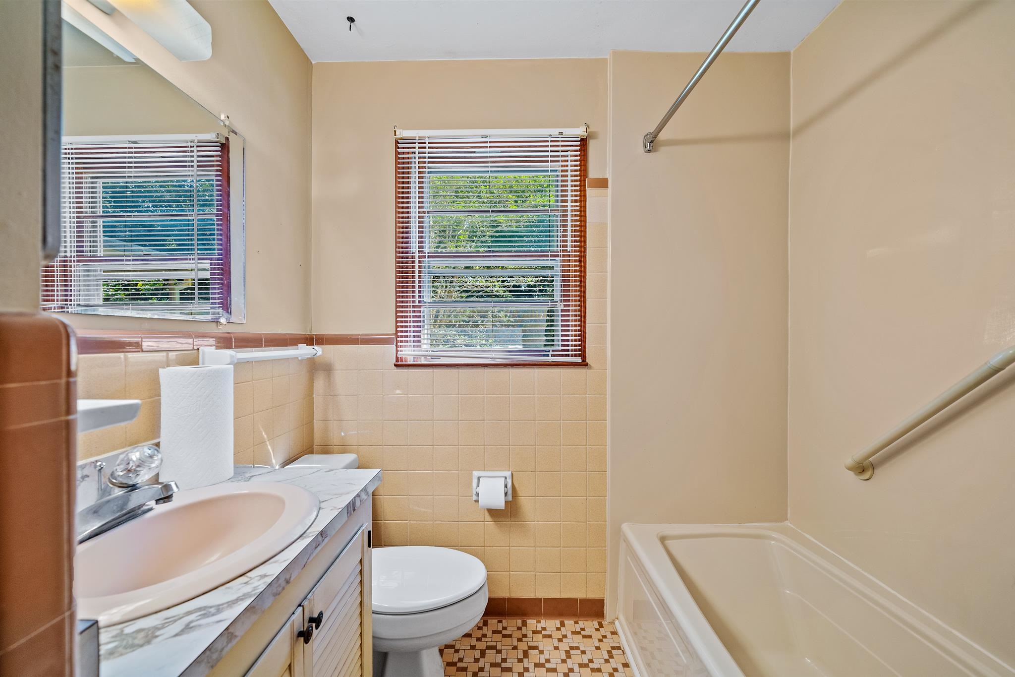 756 Michigan Avenue Fairhope, AL 36532 - Photo 17 of 26 Guest Bathroom