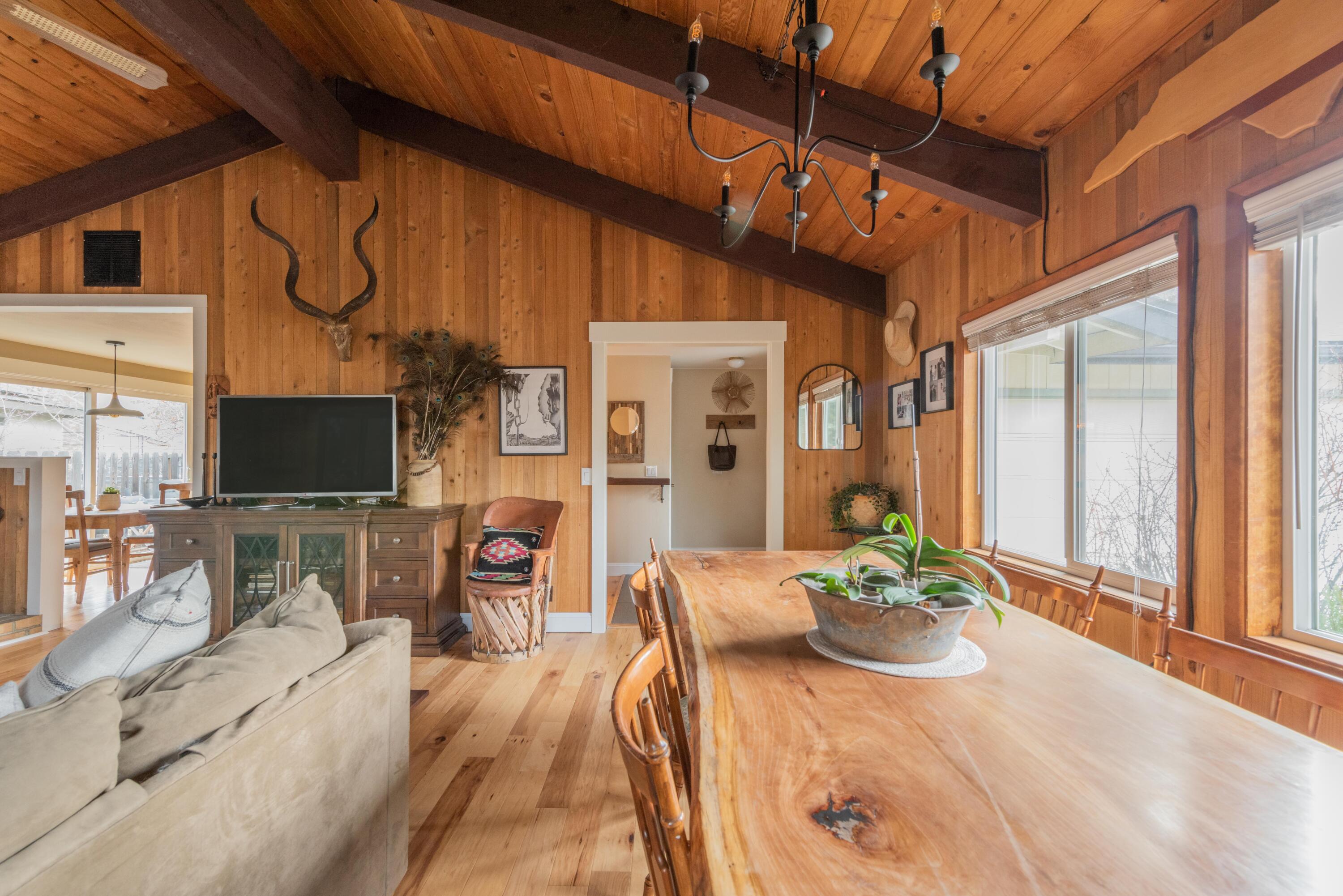 2900 Northeast Shepard Road Bend, OR 97701 - Photo 2 of 39 Beautiful exposed beams...