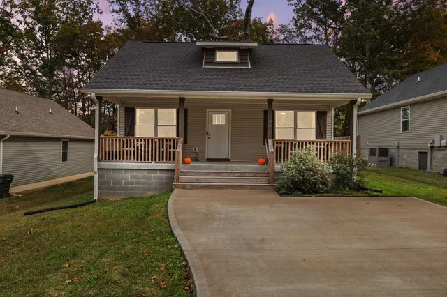 $324,900 | 103 C Oak Park Drive, Dickson, TN 37055