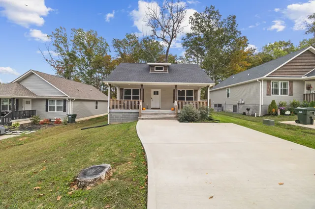 $324,900 | 103 C Oak Park Drive, Dickson, TN 37055