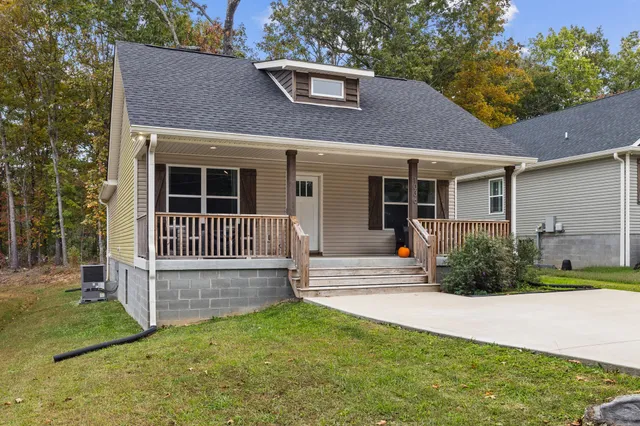 $324,900 | 103 C Oak Park Drive, Dickson, TN 37055
