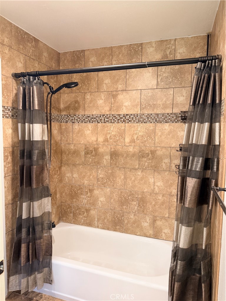 400 South Flower, Unit 94 Orange, CA 92868 - Photo 7 of 9 Primary bathroom