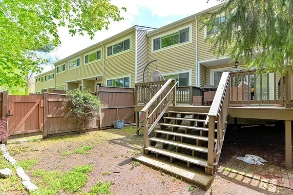 $525,000 | 144 Pleasant Street, Unit 20, Walpole, MA 02032