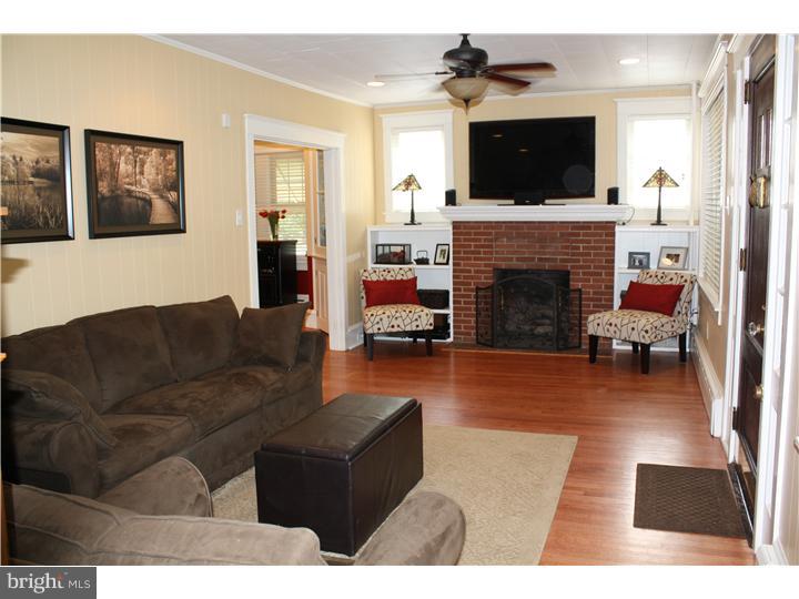 54 North Wakefield Road Norristown, PA 19403 - Photo 4 of 25 Living Room