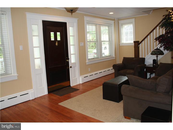 54 North Wakefield Road Norristown, PA 19403 - Photo 6 of 25 Living Room