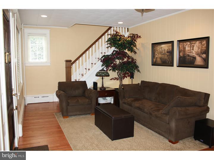 54 North Wakefield Road Norristown, PA 19403 - Photo 7 of 25 Living Room