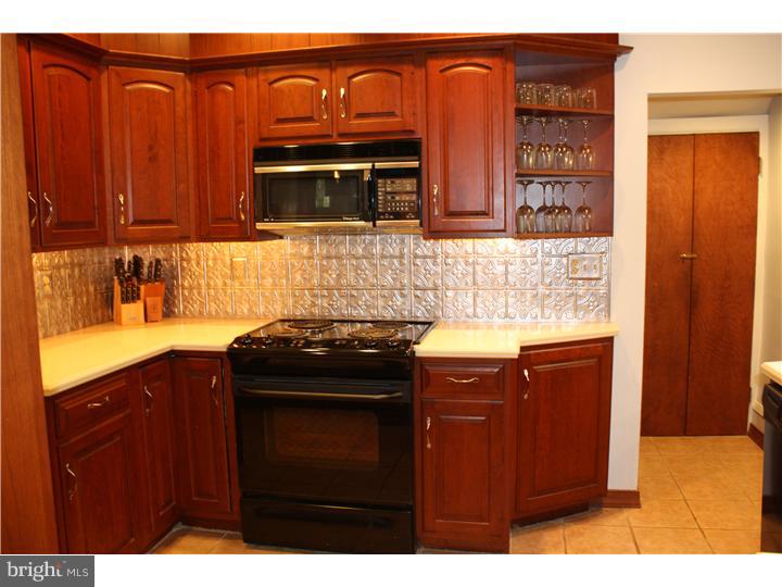54 North Wakefield Road Norristown, PA 19403 - Photo 10 of 25 Kitchen