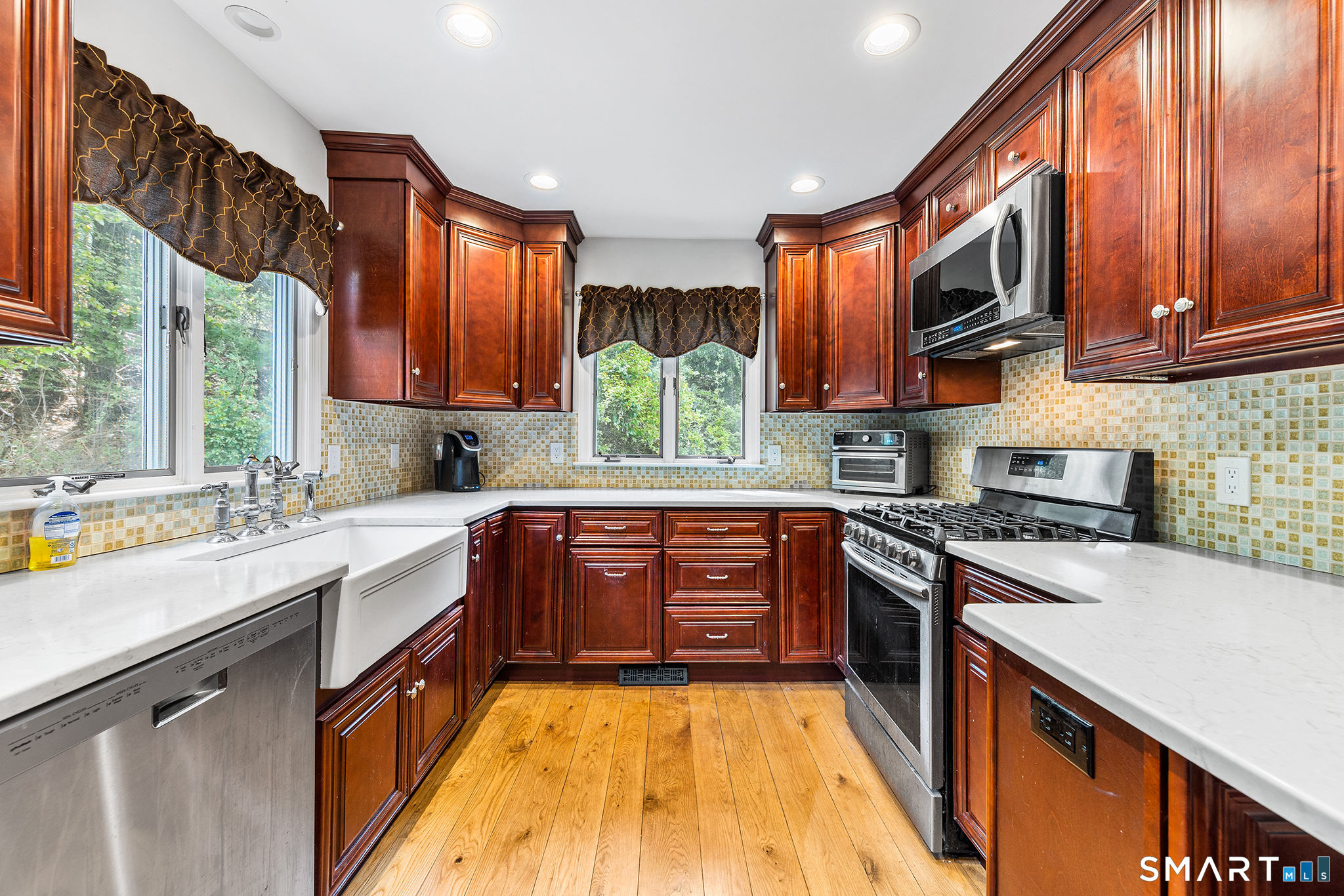 557 Candlewood Lake Road Brookfield, CT 06804 - Photo 10 of 32