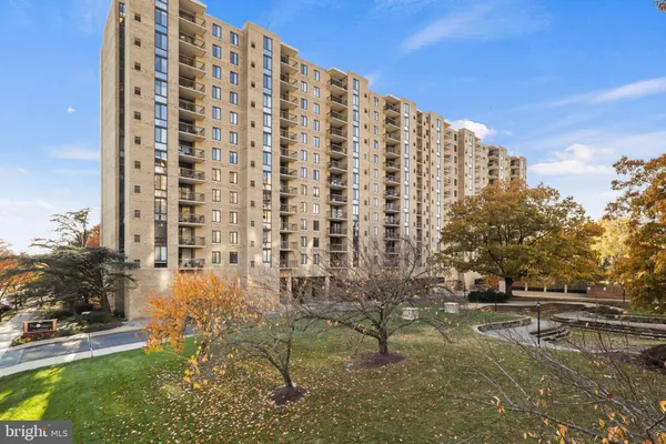 $2,000 | 4500 South Four Mile Run Drive, Unit 927, Arlington, VA 22204
