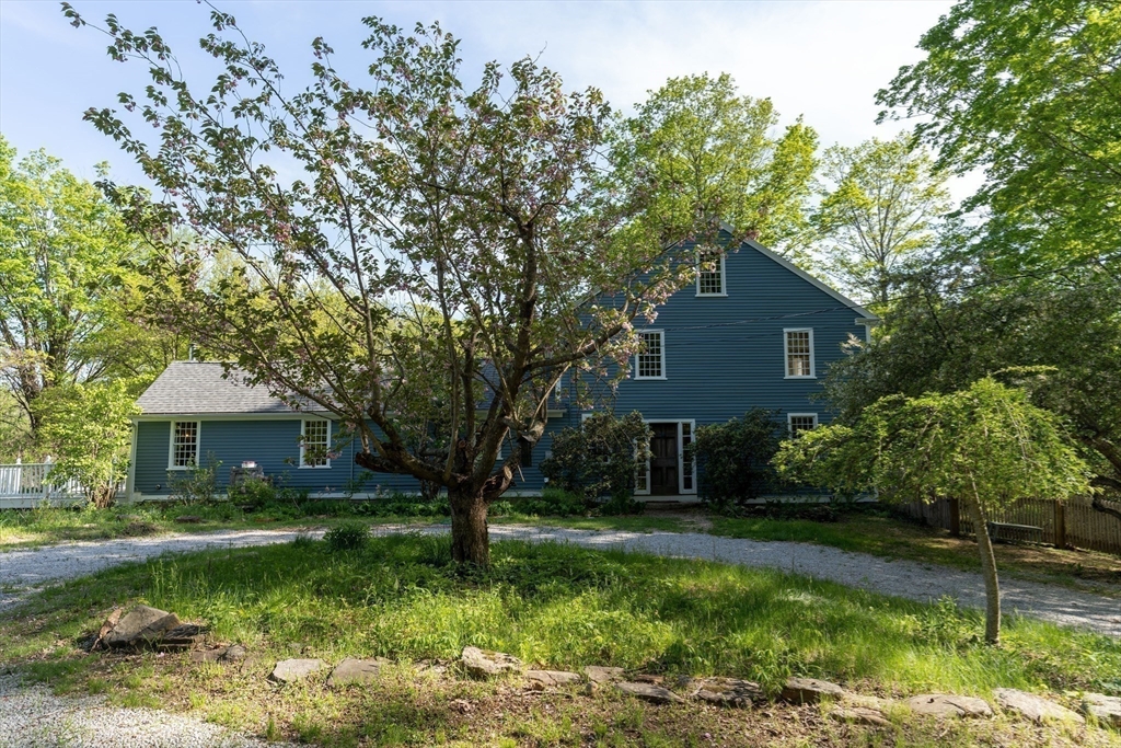 391 Brookfield Road Brimfield, MA 01010 - Photo 4 of 42 Gallery Image 4
