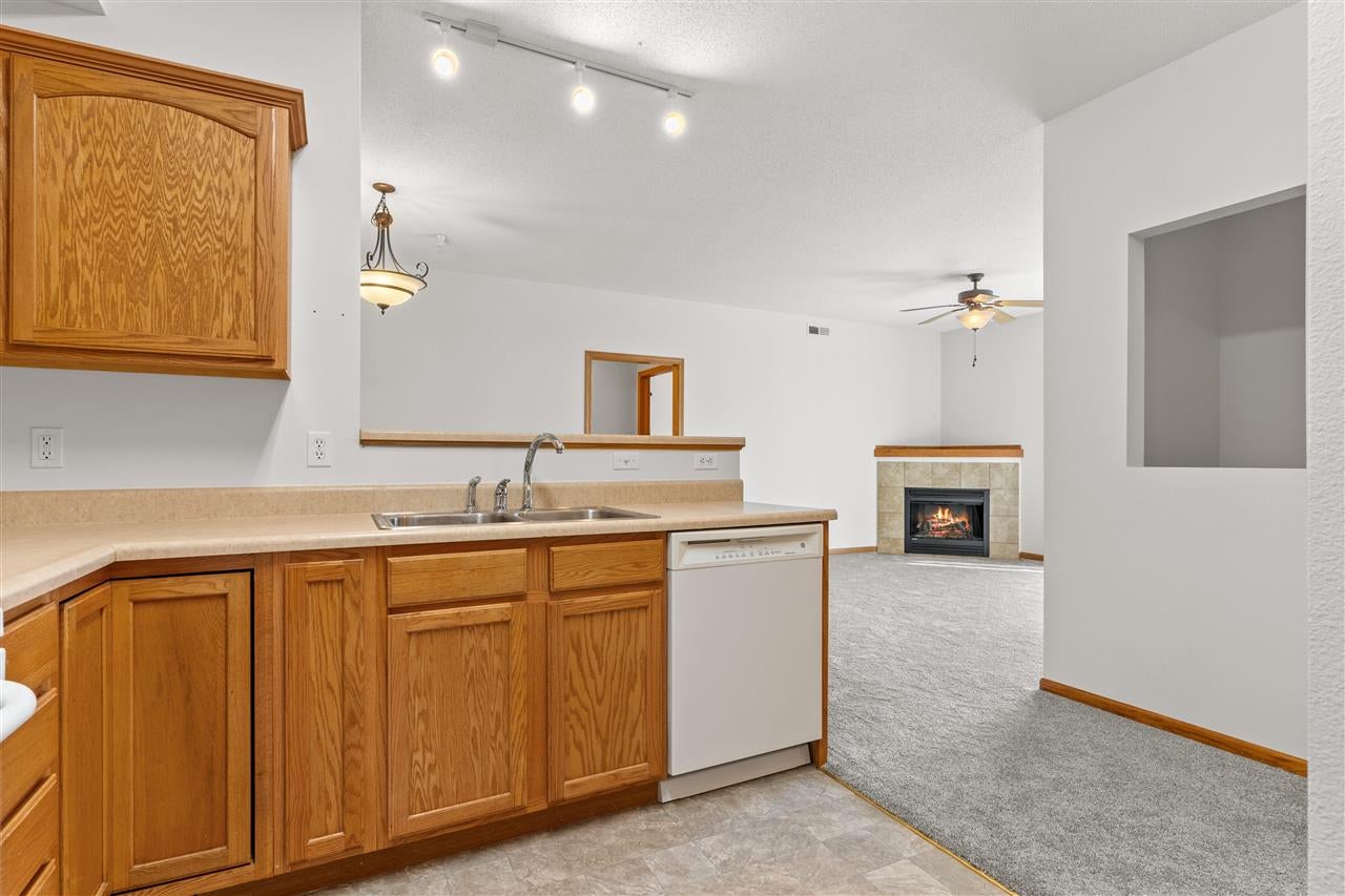 2953 Heinz Road, Unit 2 Iowa City, IA 52240 - Photo 6 of 23 Gallery Image 6